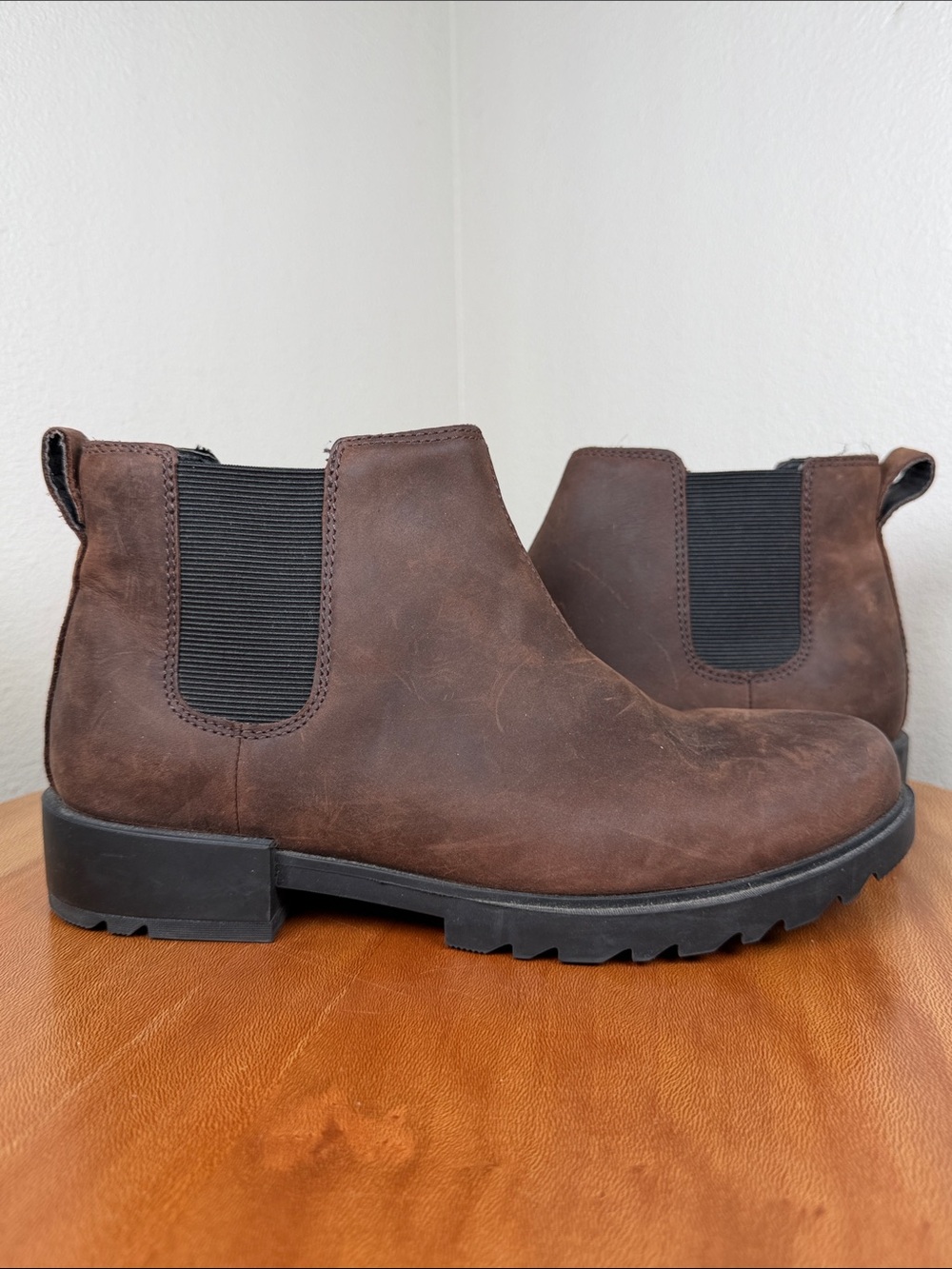 SOREL Women’s Emelie II Chelsea Waterproof Boot Lug Sole Brown Black Size 8